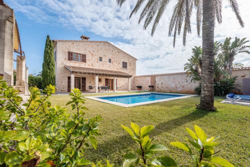 Es Llombards Villa | Finca Sa Bassa des Castellet by Mallorca House Rent
