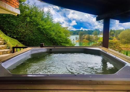 Guatape Villa | Finca VIP de lujo privada, jacuzzi y paz cerca de la piedra de Guatape