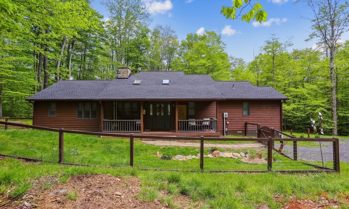 Davis House | Find complete comfort in this beautiful and secluded mountain cottage!