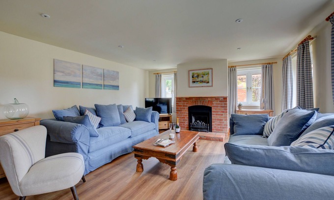 Docking House | Finder's Cottage - Four Bedroom House, Sleeps 8