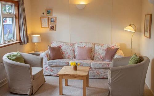 Forres House | Findhorn Ecovillage Escape - Dianne's