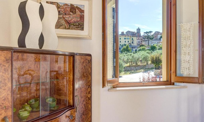 Lucignano Apartment | Finestra su Lucignano