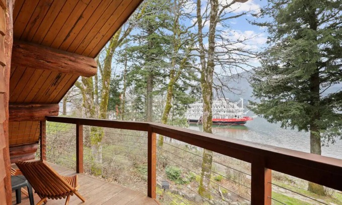 Stevenson Cabin | Fir Cabin at Wilder and Pine Riverside Cabins