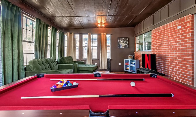 Alamogordo House | Fire Pit+Game Room+Mountain Views