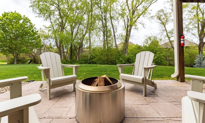 Grimes House | Fire pit, Outdoor Eating & Grill, Coffee Bar, King Bed, Home Gym, Sauna