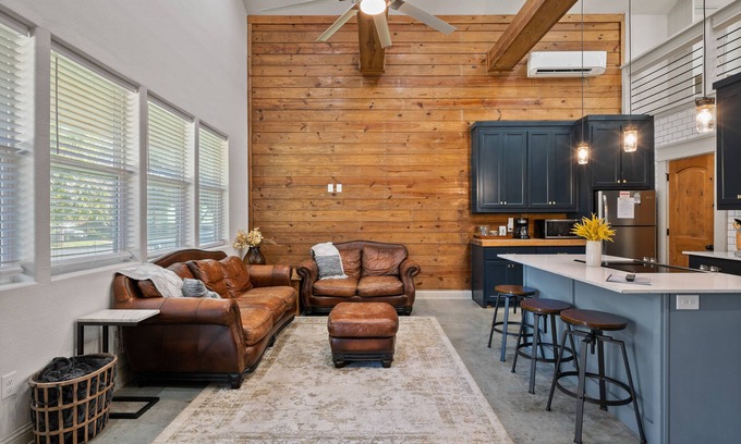 Denison House | Fire pit/Outdoor Games/2 Blocks from Main Street