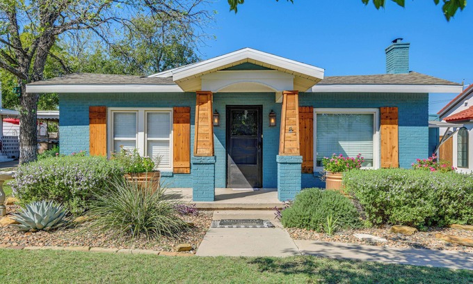San Angelo House | Fire Pit & Small-Town Charm: San Angelo Getaway!