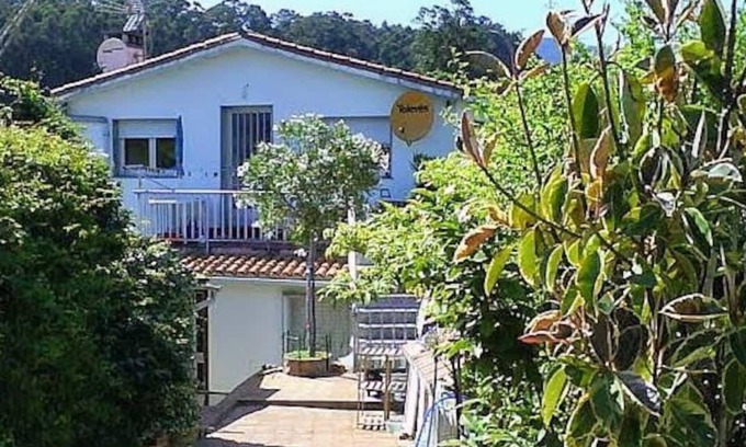 Poio Apartment | First floor apartment of 85 m² (85 sqm), 3 rooms with yard