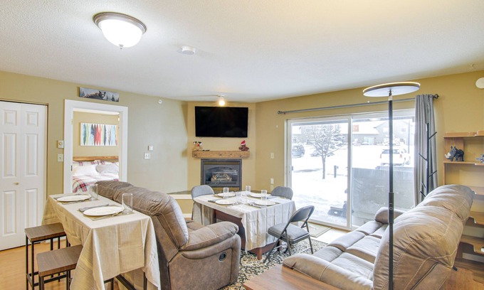 Big Sky Condo | First-Floor Big Sky Condo with Hot Tub!