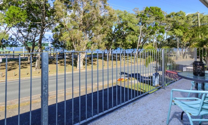Bongaree Apartment | First floor unit close to shops, park and waterfro
