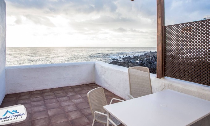 Puerto de Guimar House | FIRST LINE OF THE SEA, WITH WIFI AND ALL THE COMFORTS