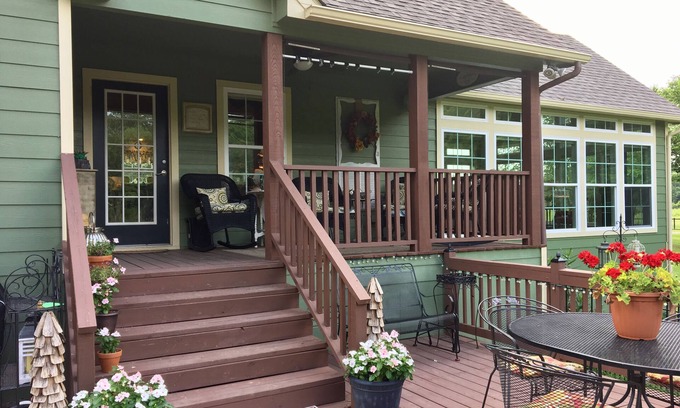 Grand Saline Cottage | First Monday Trade Days, spa, fire pit, grill on a 600 SF covered party deck.
