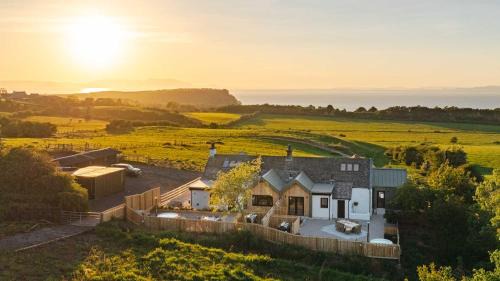 Ayr House | Firth View 1 - Luxury Cottage with Sea View & Hot Tub, Ayr