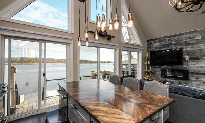 Trent Hills Cottage | Fish and relax in a new Waterfront four-season cottage 1 hour east of Whitby!