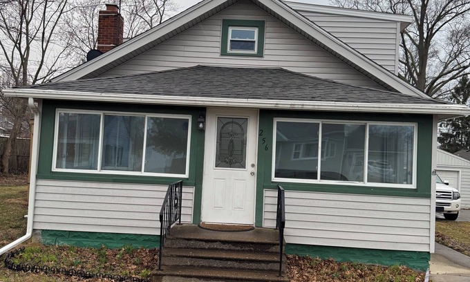 Vermilion House | Fish Camp - Lake Erie - 3-bedroom house in wonderful Vermilion with WiFi, AC