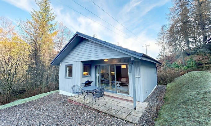 Crianlarich Cottage | Fisher - sleeps 2 guests in 1 bedroom