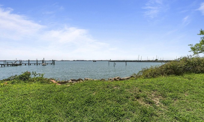 Willoughby Spit Cabin | Fisherman's Cabin - Water front and Pet Friendly by RedAwning
