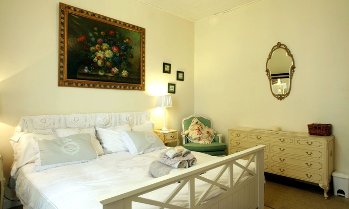 Carcassonne Cottage | Fisherman's Cottage Overlooking the Canal du Midi