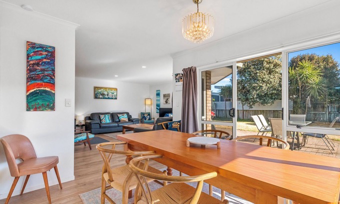 Bowentown House | Fisherman's Friend - Bowentown Holiday Home