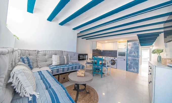 Torreblanca House | Fisherman's house facing the sea. First Line.