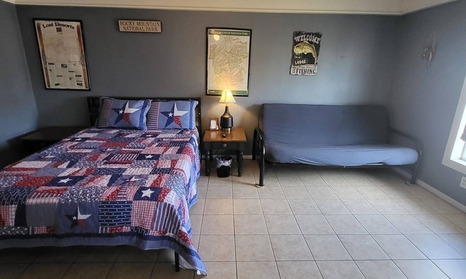 Buchanan Dam Cabin | Fisherman's Suite