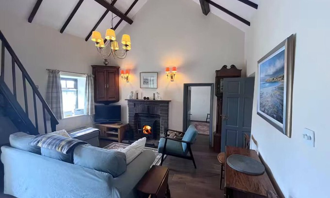 Llaneilian Cottage | Fisherman’s Cottage by the Beach and Lighthouse