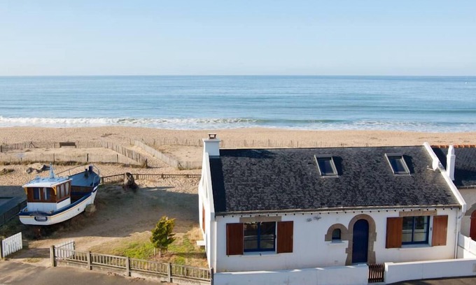 La Turballe House | Fishermlan's house on the beach and his beached boat