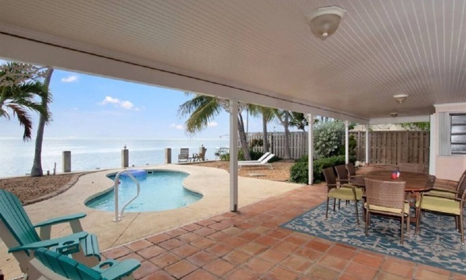 Little Venice House | Fishing and Family Fun paradise Oceanfront 60'ft dock 3 bed 2bath private pool