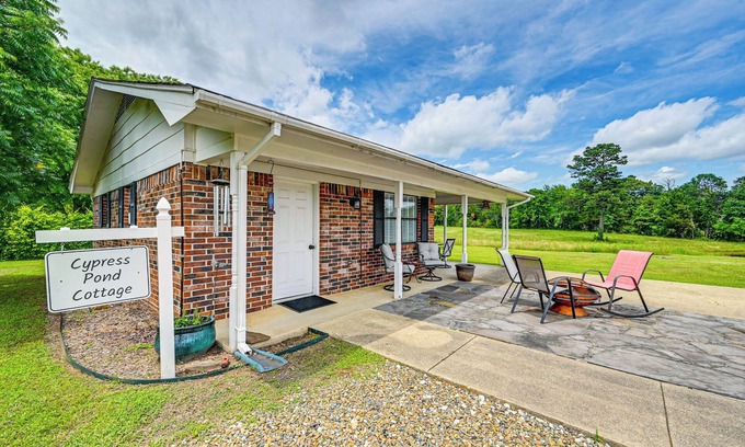 Broken Bow Cottage | Fishing Pond & Pier: Secluded Broken Bow Cottage!