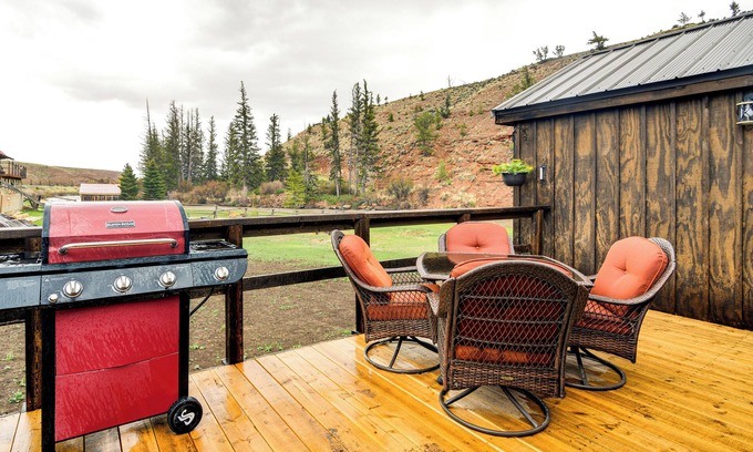 Dubois Cabin | Fishing & Views: 'River Paradise' in Dubois!