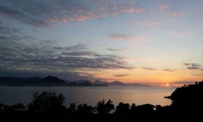 Toninhas Apartment | Fit. in complete condominium with panoramic view facing the Sea.
