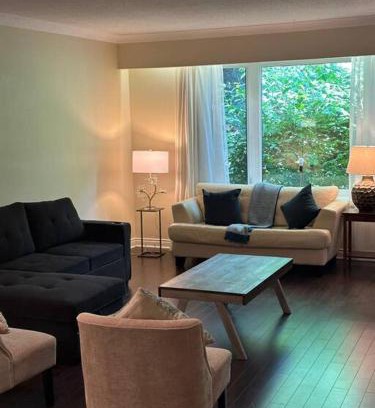 Mineola House | Five Bedroom Entire House in the Beautiful Port Credit & Lakeshore of Mississauga
