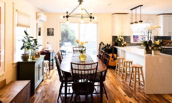 Larchmont House | Five Bedroom Family Home in Larchmont - Guest Suite and Large Yard