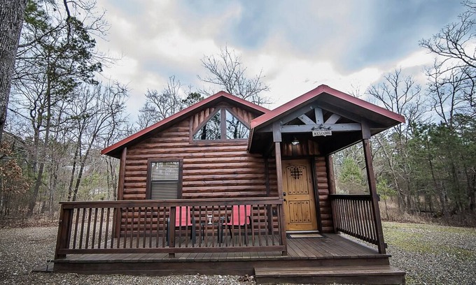 Hochatown Cabin | Five Feathers- Broken Bow/Hochatown- 1bd