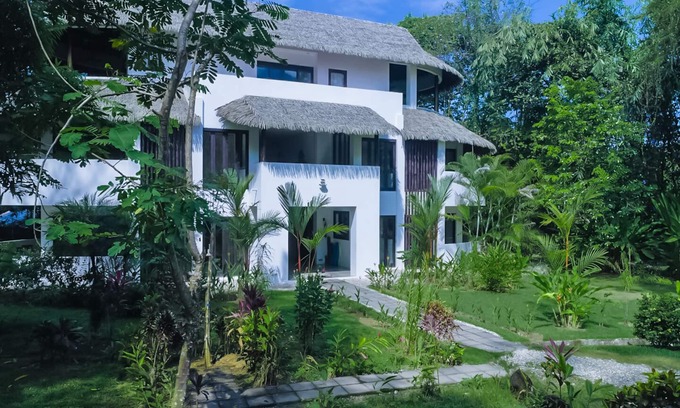 Ballena Condo | Five luxurious suites with full kitchens, great location near beach & town