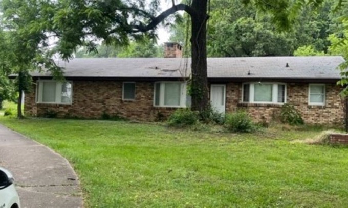 Fayetteville Other | Five minutes to the shopping Mall, Sam's Club, and the highway.
