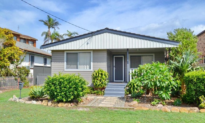 South West Rocks House | Five On Trial - Bring your own linen