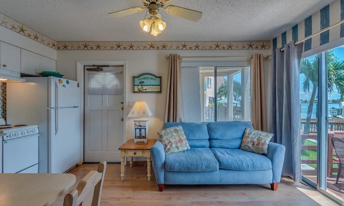Bay Esplanade House | Five Palms Suite 110 - Daily - Weekly - Monthly