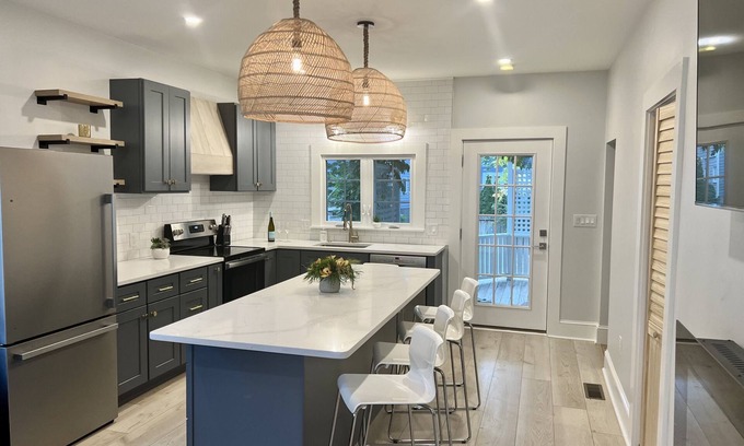 Marblehead House | Five Star Multi family Home in Marblehead. Prime location!
