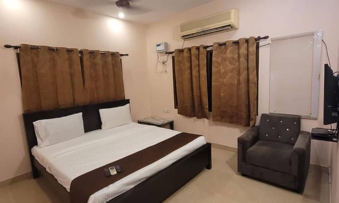 Vadapalani Hotel | Five stones By Earth Hotel Vadapalani