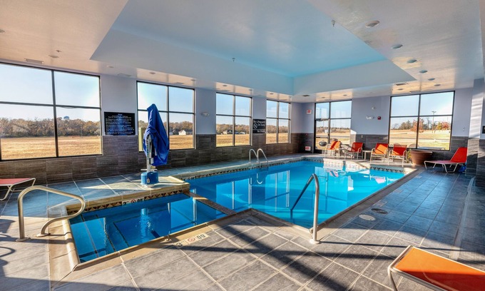 Pratt Hotel | Flag Point Inn & Suites Pratt by FairBridge