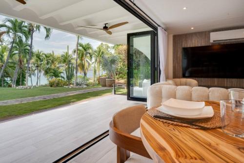 Playa Flamingo House | Flamingo Marina Private Beachfront Escape