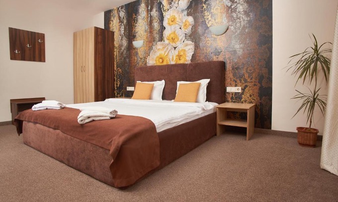 Parvenets Hotel | Flamingo Plovdiv