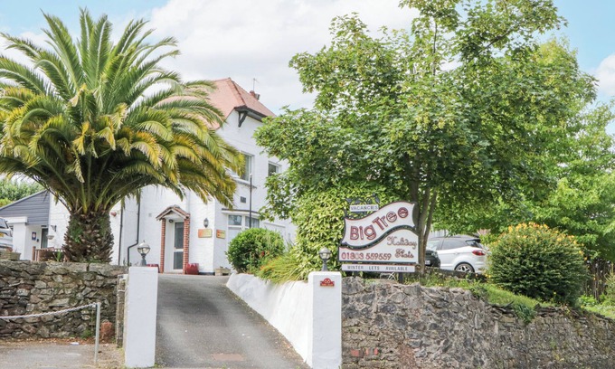 Roundham Cottage | FLAT 1A, BIG TREE HOLIDAY FLATS, family friendly in Paignton
