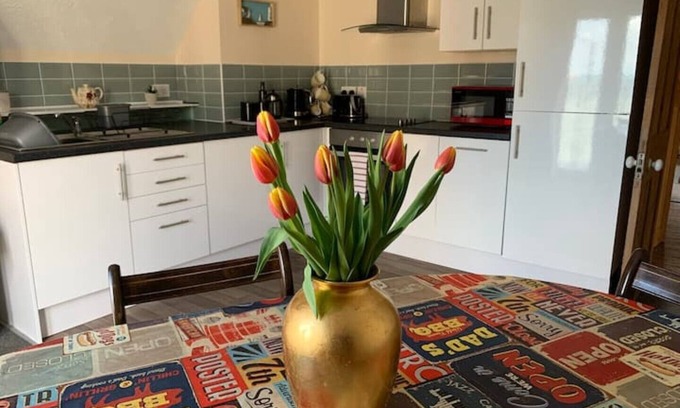 Margate Apartment | Flat, amazing balcony sea view, bike store, garden