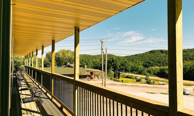 Cape Fair Hotel | Flat Creek Lodge