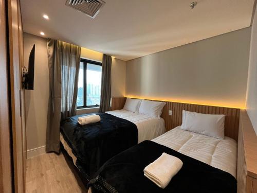 Guarulhos City Centre Apartment | Flat Hotel Slaviero GRU 2 Quartos até 6p | Delfhy