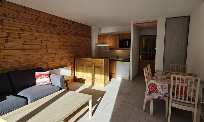 Vars Apartment | Flat Vars St Marcellin 6pers + dedicated parking, shuttle bus and nearby resort