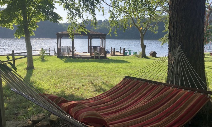 Ingles House | Flat waterfront property near Virginia Tech/Blacksburg on Claytor Lake