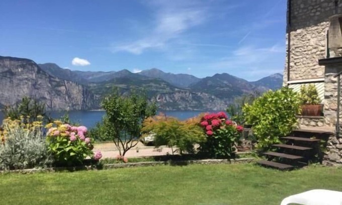 Castelletto Apartment | Flat with a view of the water